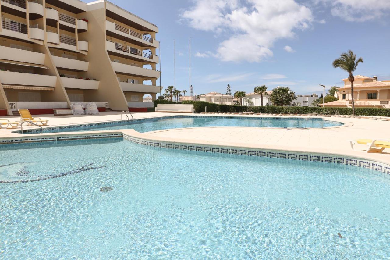 Apartamento Palmeira Gale - Beach - Pool - By Bedzy Albufeira Kültér fotó